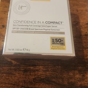 It cosmetics confidence in a compact-fair